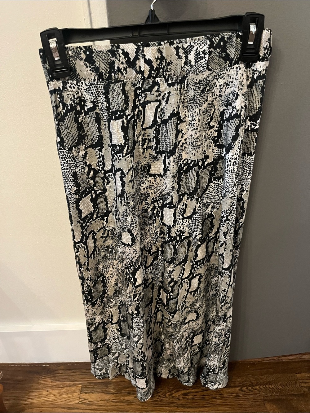 Snake Print Midi/Maxi Skirt in Black, White & Taupe. XS. Pre-owned.
